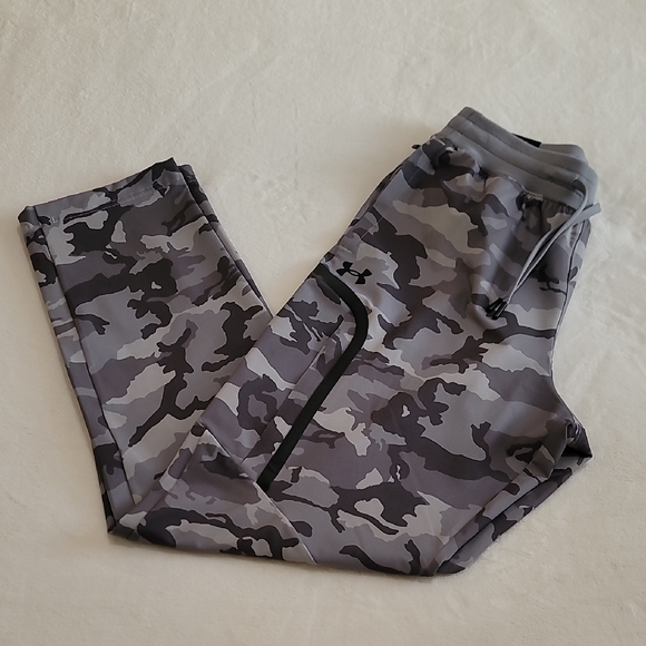 Under Armour Men’s Gray Camo Joggers
